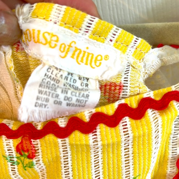 Vintage 70’s maxi dress w/ white puff sleeves & yellow skirt w/ red strawberries - Picture 7 of 7